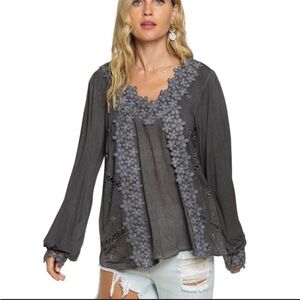 POL Floral Appliqué Boho Top 2X Gray Lace Trim Oversized Tunic Blouse